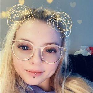 Meet your Posher, Chloe